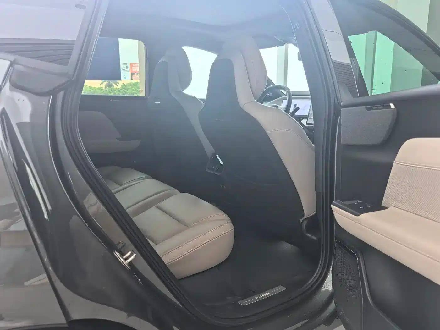 2026 Volvo XC70 Plug-in Hybrid, All-Wheel Drive, Ultra Range — миниатюра 19