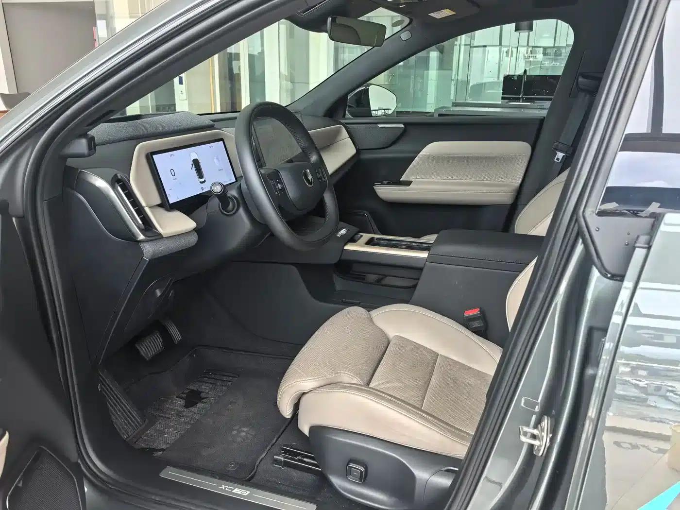 2026 Volvo XC70 Plug-in Hybrid, All-Wheel Drive, Ultra Range — миниатюра 4