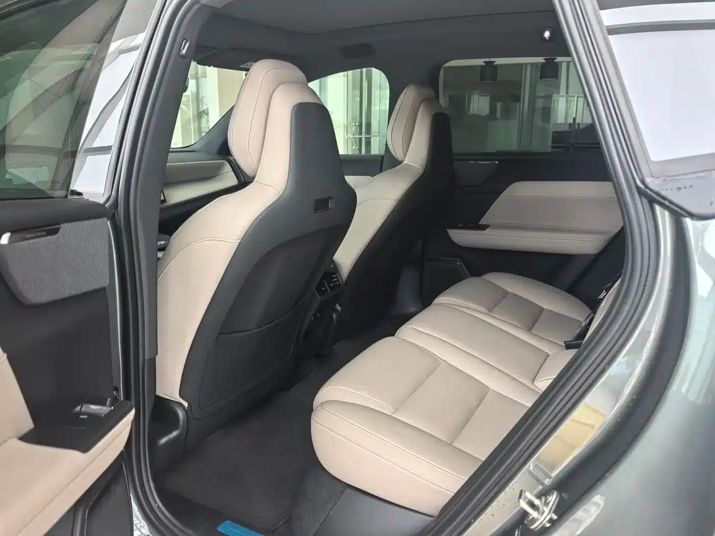 2026 Volvo XC70 Plug-in Hybrid, All-Wheel Drive, Ultra Range — миниатюра 6