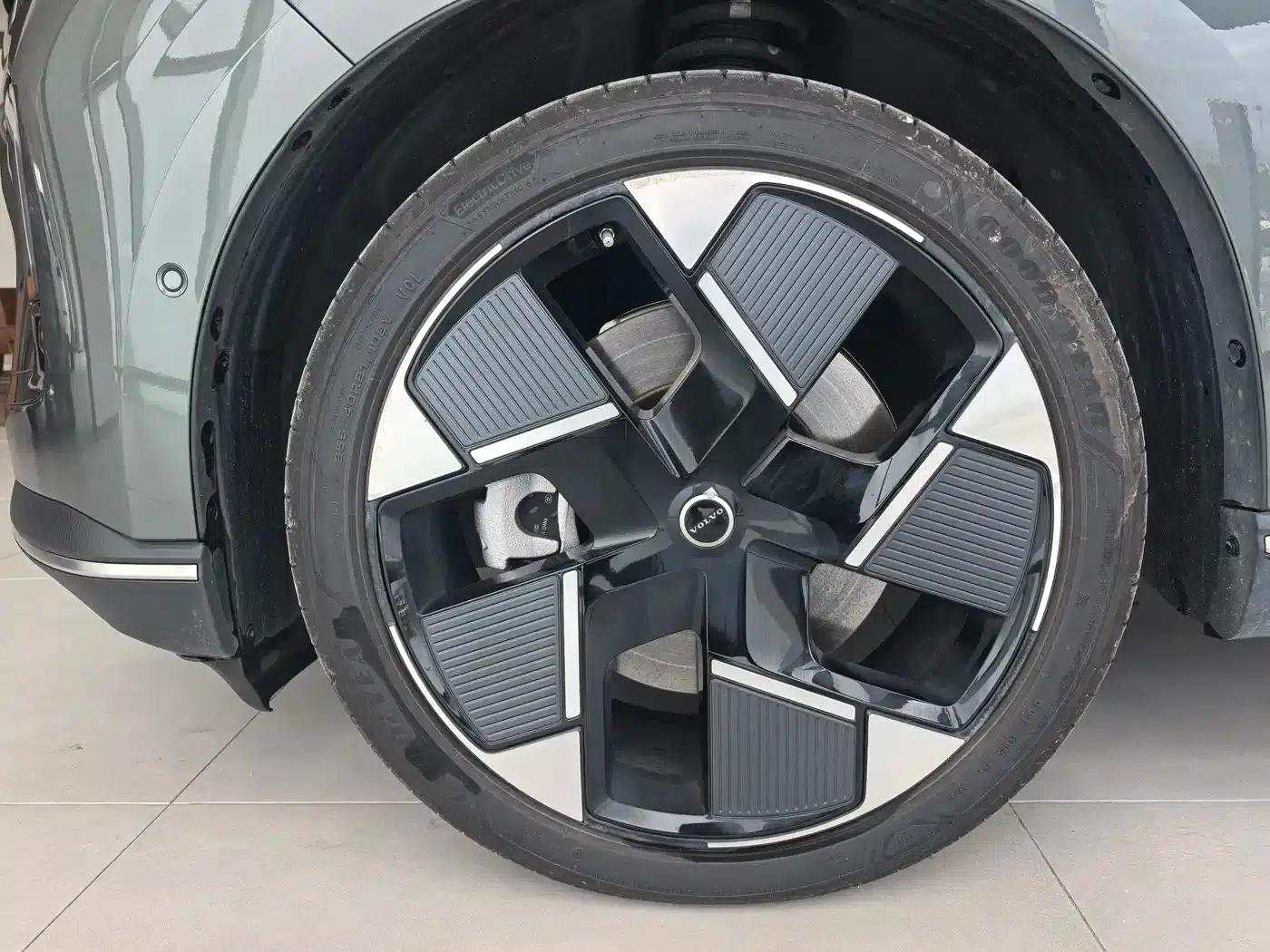 2026 Volvo XC70 Plug-in Hybrid, All-Wheel Drive, Ultra Range — миниатюра 9