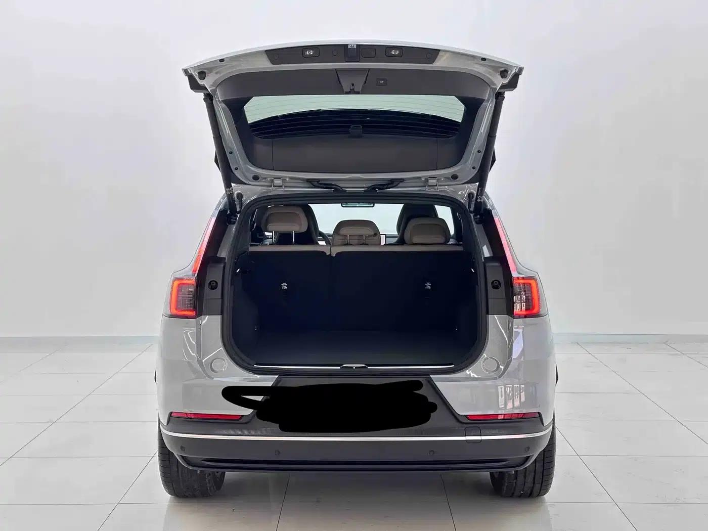 2026 Volvo XC70 Plug-in Hybrid, All-Wheel Drive, Extended Range Plus — миниатюра 5
