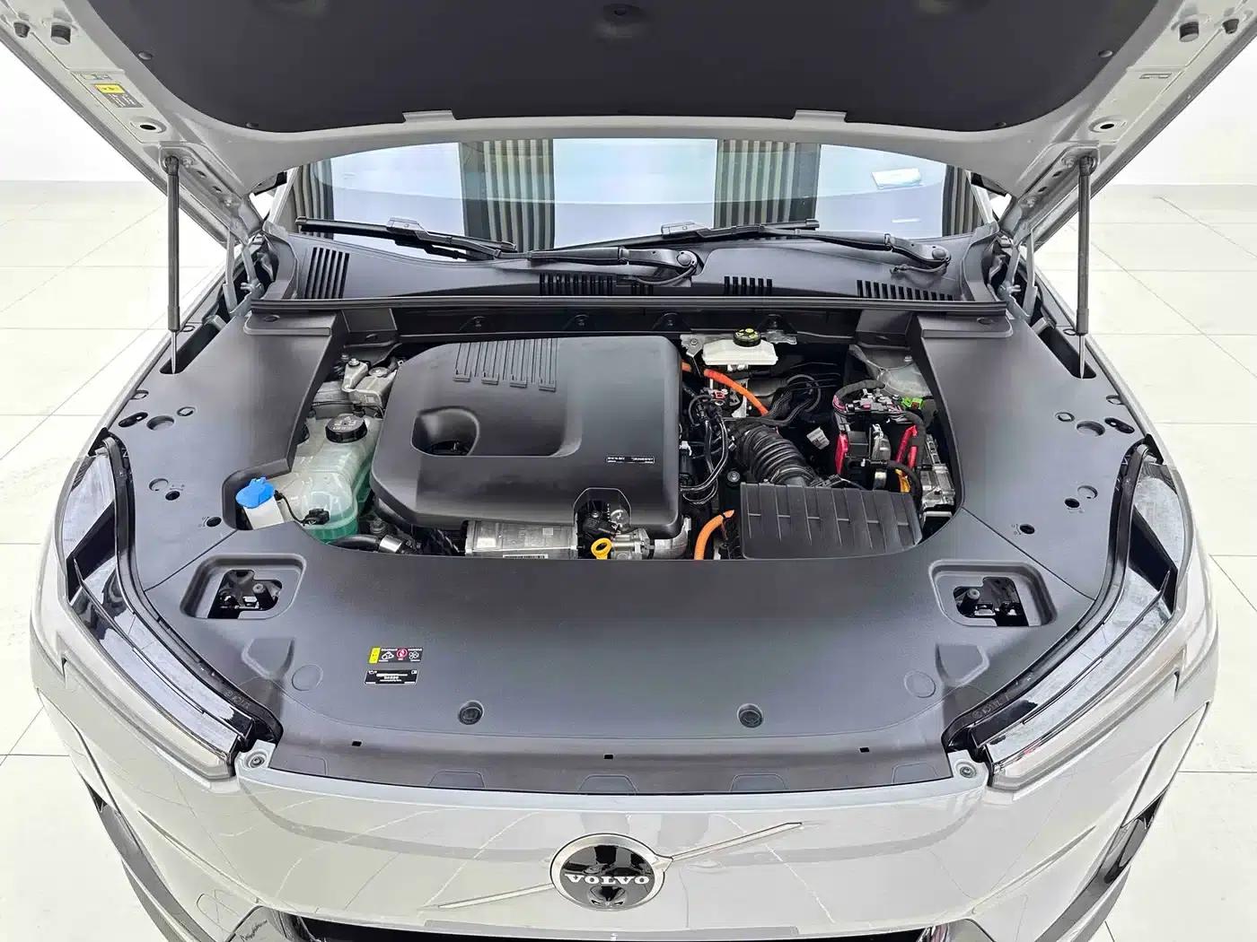 2026 Volvo XC70 Plug-in Hybrid, All-Wheel Drive, Extended Range Plus — миниатюра 6