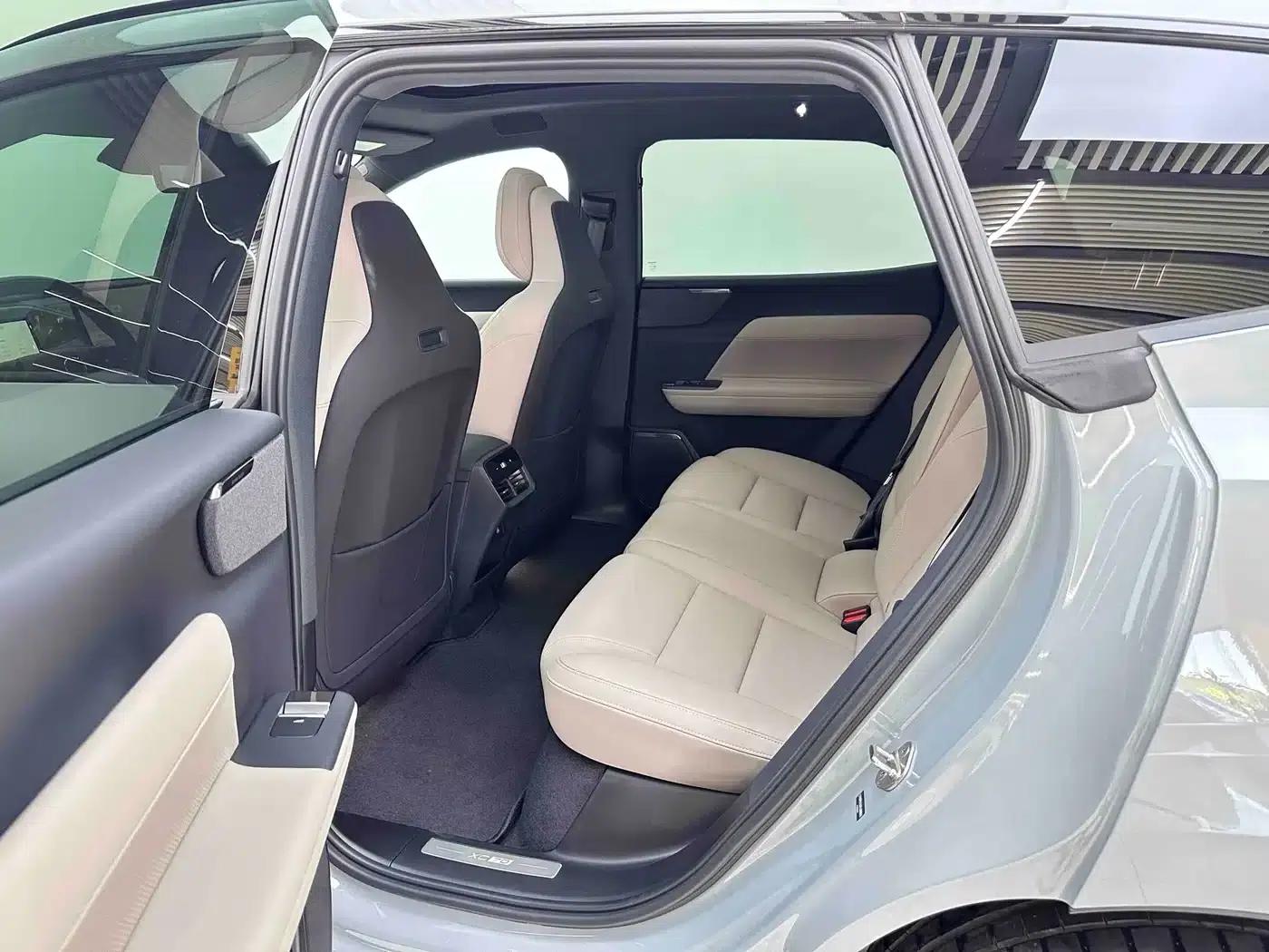2026 Volvo XC70 Plug-in Hybrid, All-Wheel Drive, Extended Range Plus — миниатюра 7