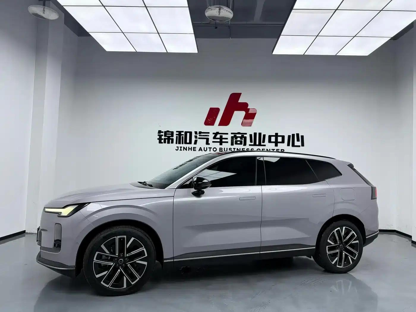 2026 Volvo XC70 Plug-in Hybrid, All-Wheel Drive, Extended Range Plus — миниатюра 5