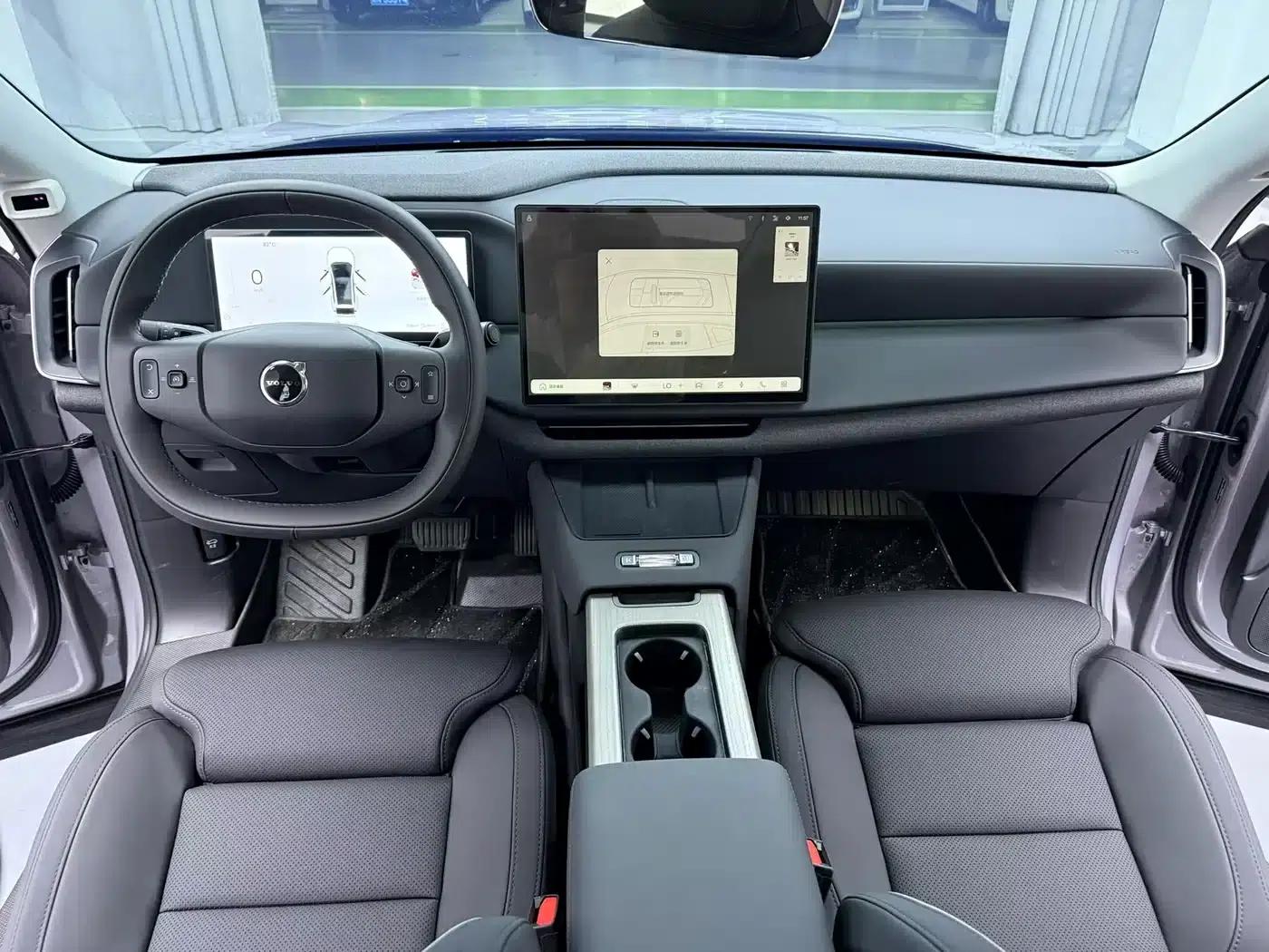 2026 Volvo XC70 Plug-in Hybrid, All-Wheel Drive, Extended Range Plus — миниатюра 6