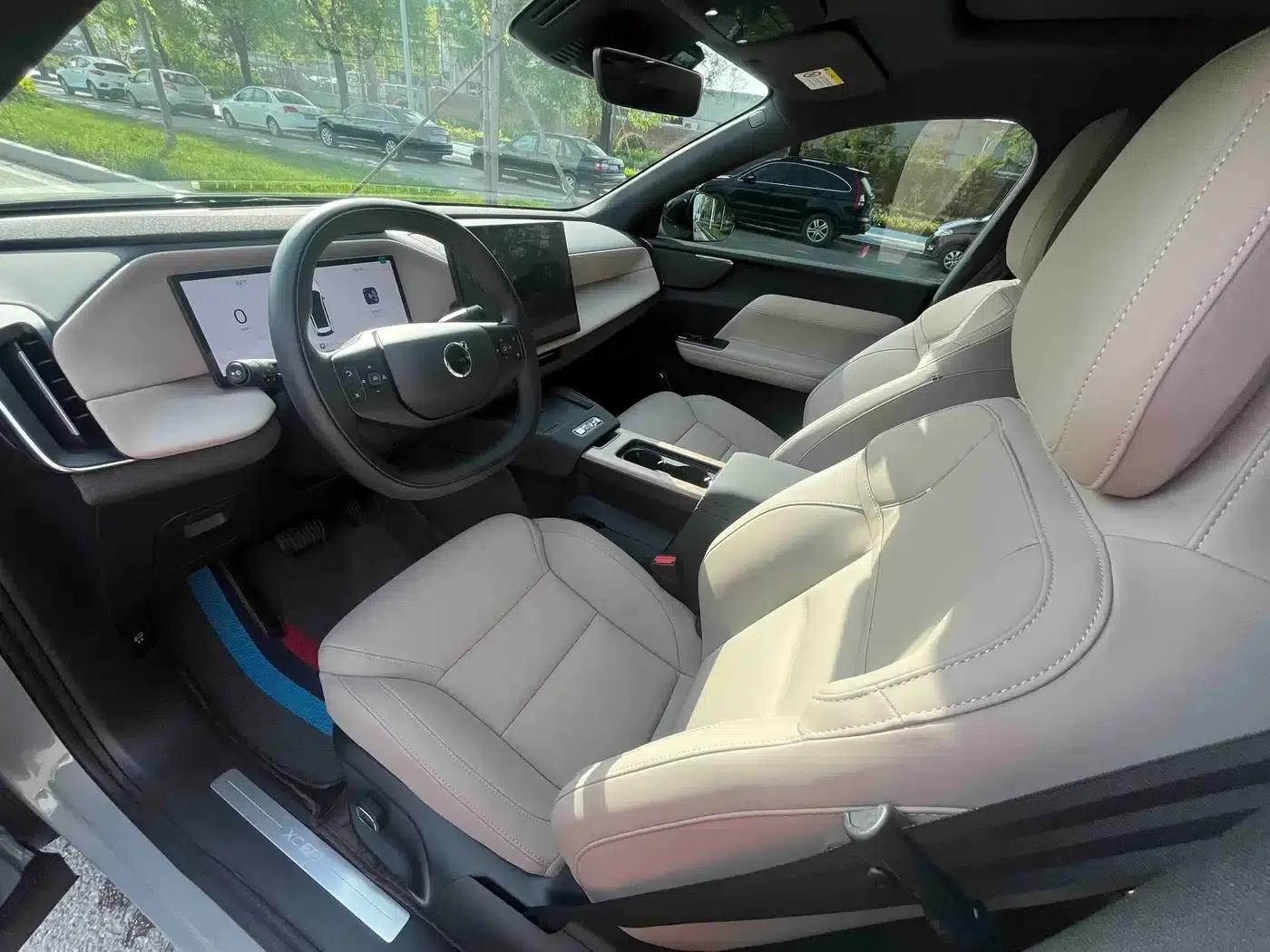 2026 Volvo XC70 Plug-in Hybrid, All-Wheel Drive, Long Range Core — миниатюра 11