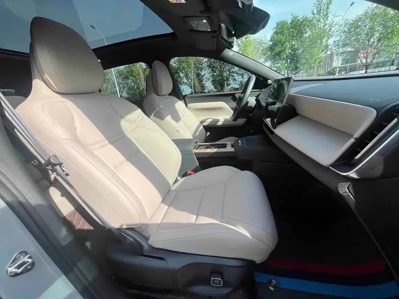 2026 Volvo XC70 Plug-in Hybrid, All-Wheel Drive, Long Range Core — миниатюра 13