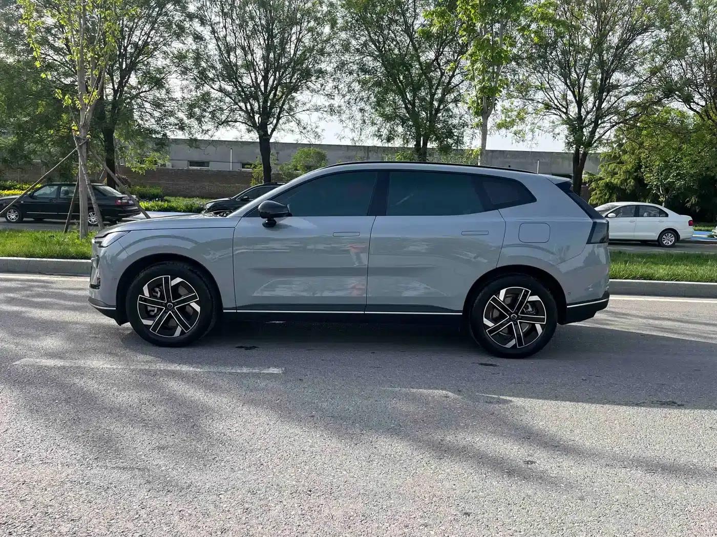 2026 Volvo XC70 Plug-in Hybrid, All-Wheel Drive, Long Range Core — миниатюра 16