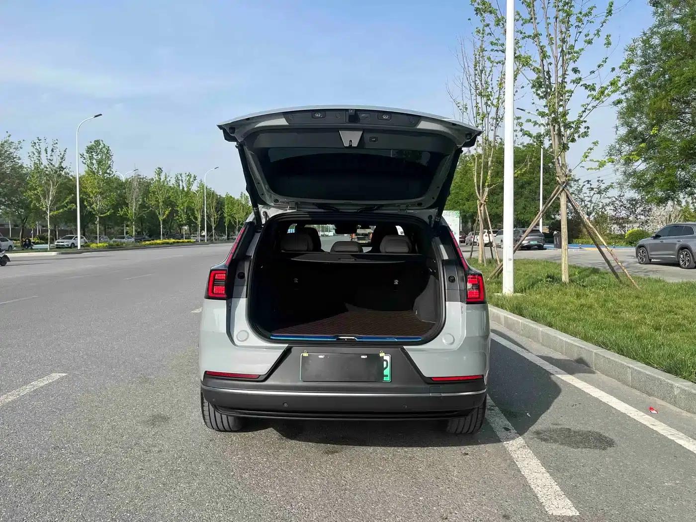 2026 Volvo XC70 Plug-in Hybrid, All-Wheel Drive, Long Range Core — миниатюра 18