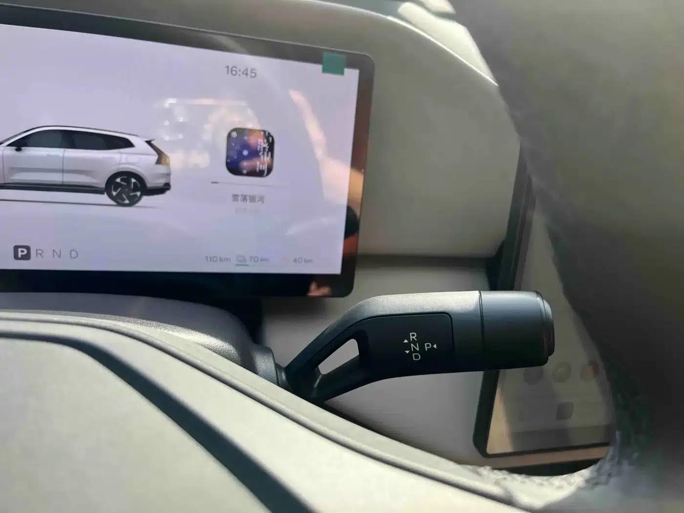 2026 Volvo XC70 Plug-in Hybrid, All-Wheel Drive, Long Range Core — миниатюра 7