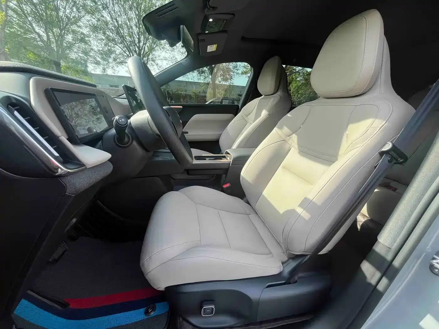2026 Volvo XC70 Plug-in Hybrid, All-Wheel Drive, Long Range Core — миниатюра 10