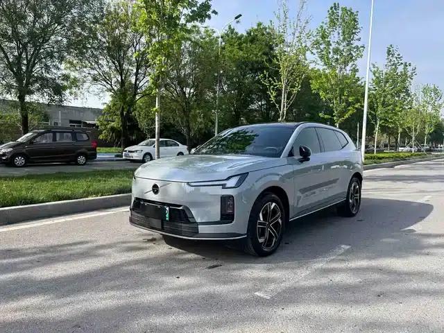 2026 Volvo XC70 Plug-in Hybrid, All-Wheel Drive, Long Range Core