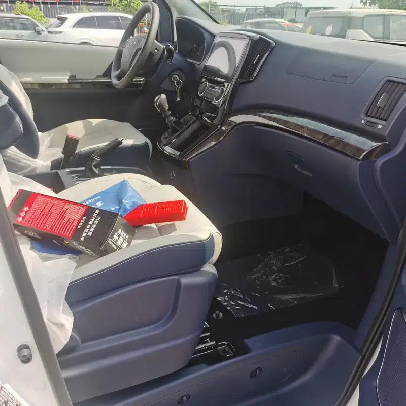 Lingzhi PLUS 2024 2.0L CNG Manual Deluxe 7-Seater — миниатюра 7