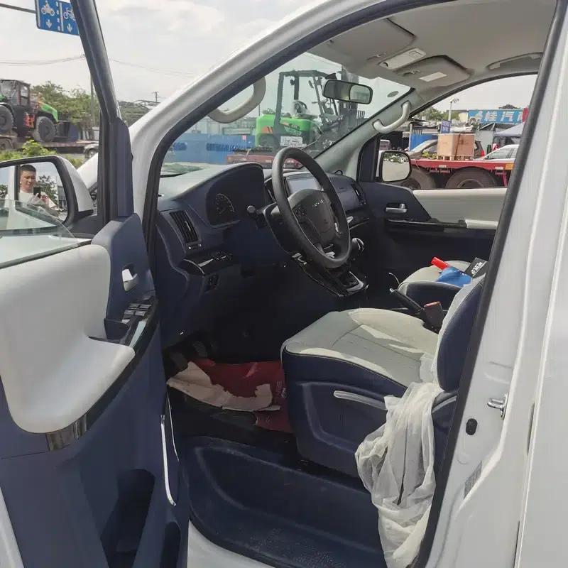 Lingzhi PLUS 2024 2.0L CNG Manual Deluxe 7-Seater — миниатюра 8