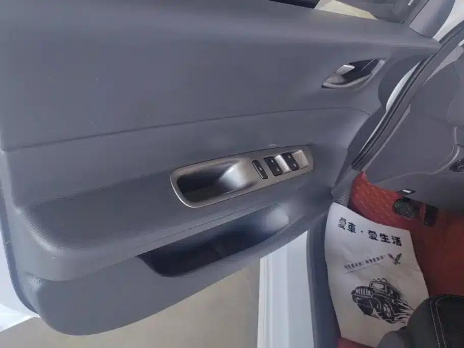 Wuling Hongguang New Energy 2025 Range-Extended Hybrid 50km Comfort Model — миниатюра 7