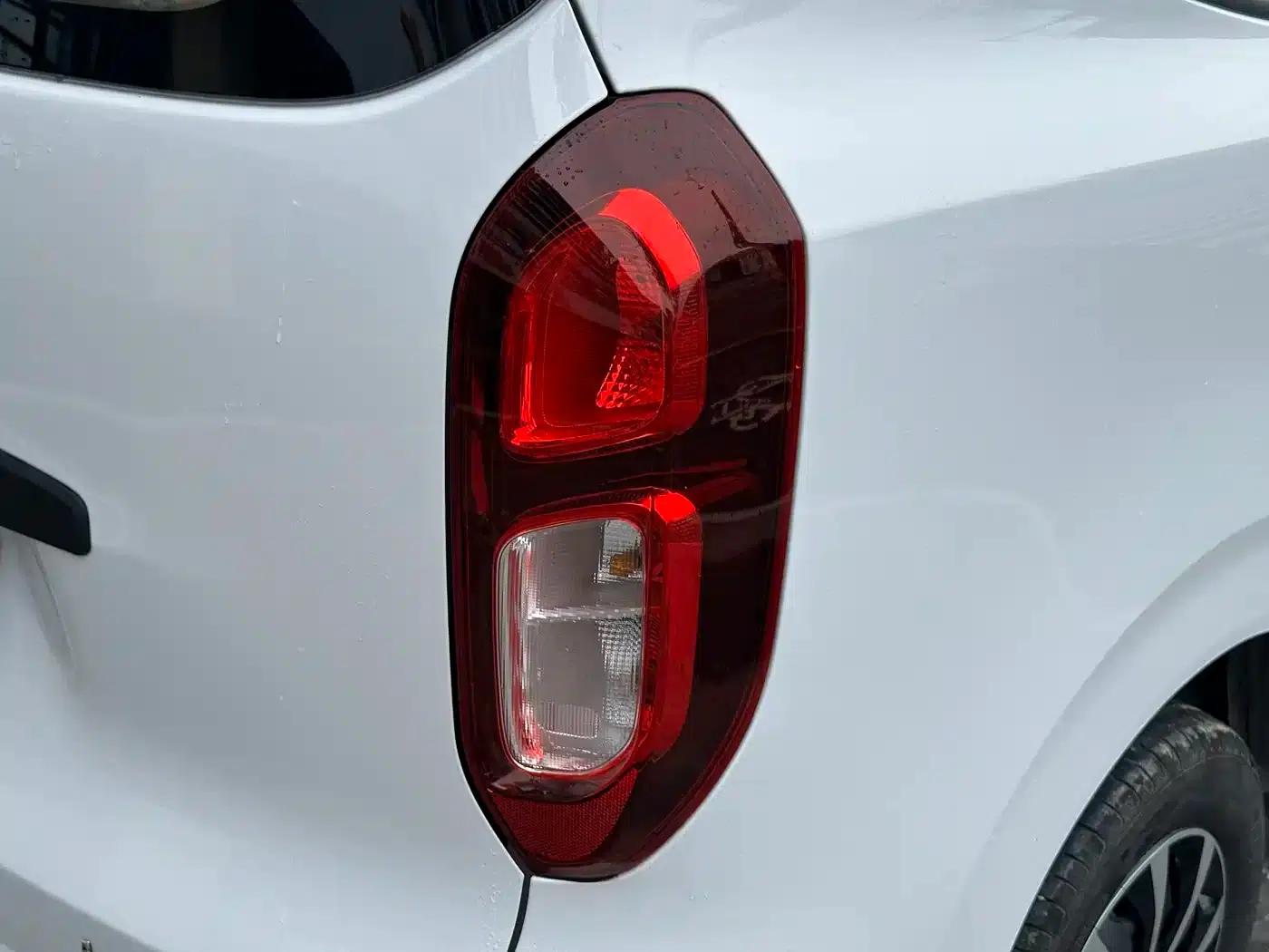 Wuling Hongguang New Energy 2024 Pure Electric Version 300KM Standard Edition — миниатюра 16