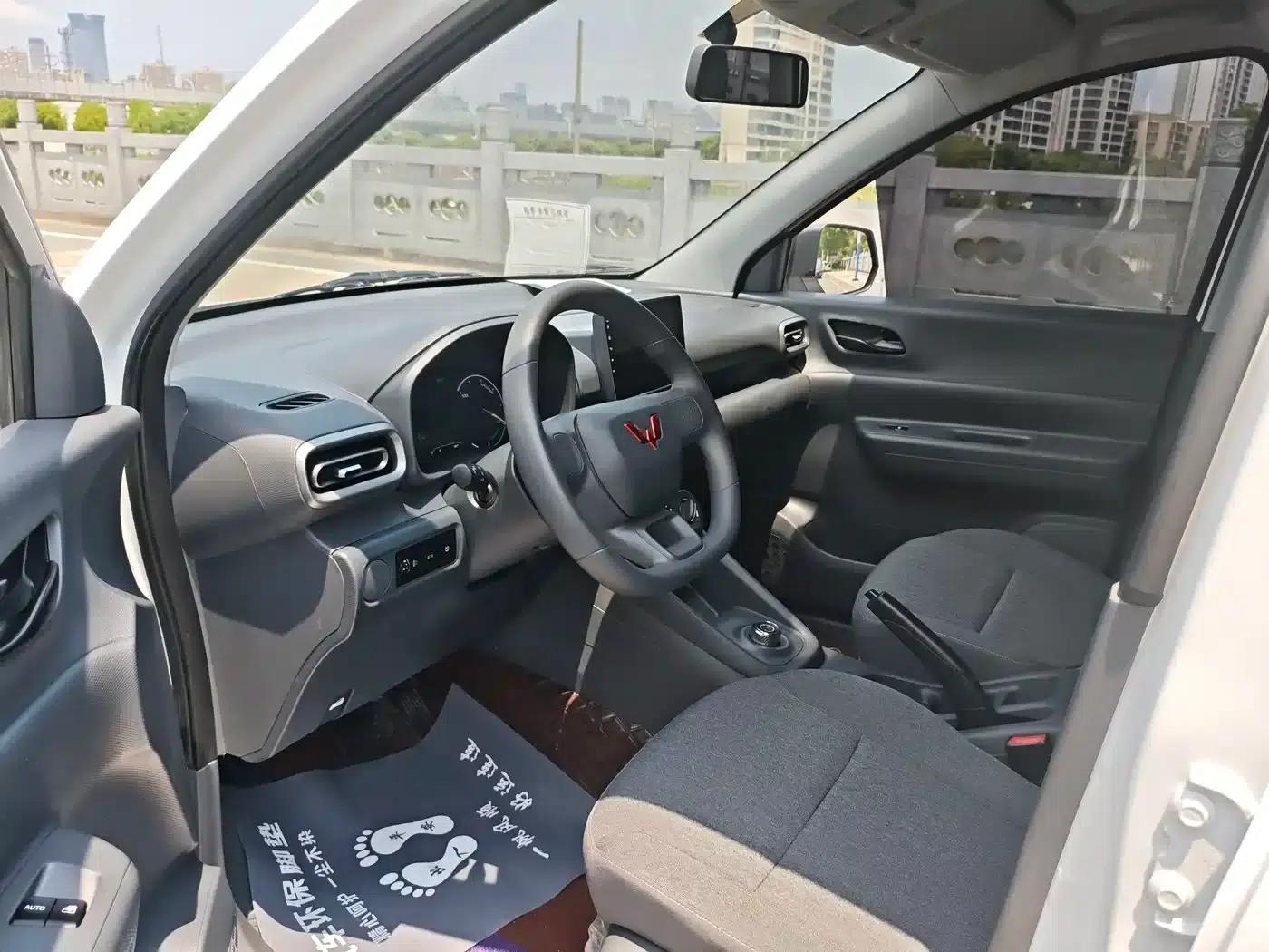 Wuling Hongguang New Energy 2024 Pure Electric Version 300KM Standard Edition — миниатюра 11