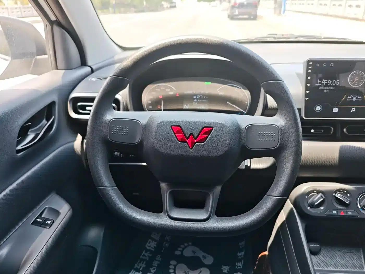 Wuling Hongguang New Energy 2024 Pure Electric Version 300KM Standard Edition — миниатюра 13