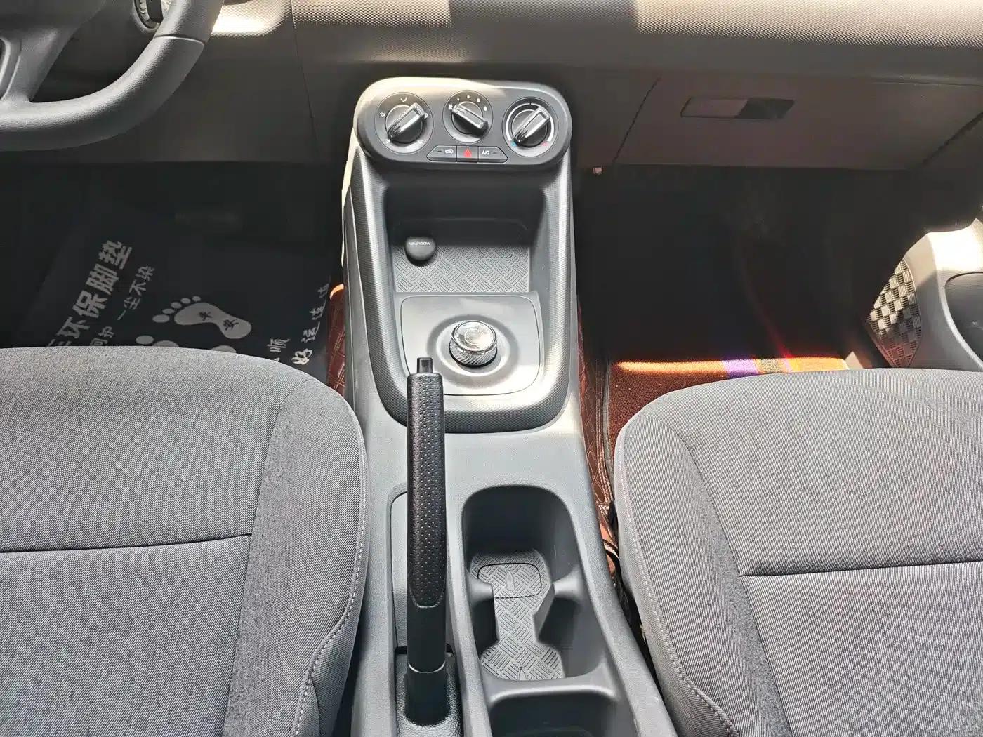 Wuling Hongguang New Energy 2024 Pure Electric Version 300KM Standard Edition — миниатюра 15