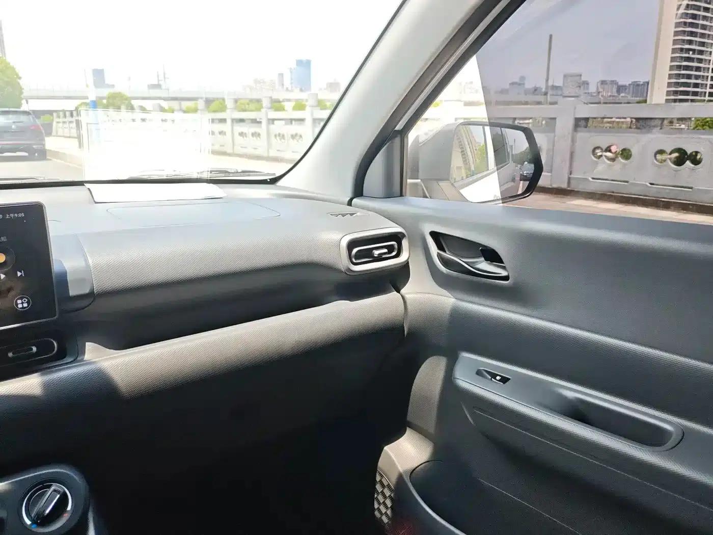 Wuling Hongguang New Energy 2024 Pure Electric Version 300KM Standard Edition — миниатюра 16