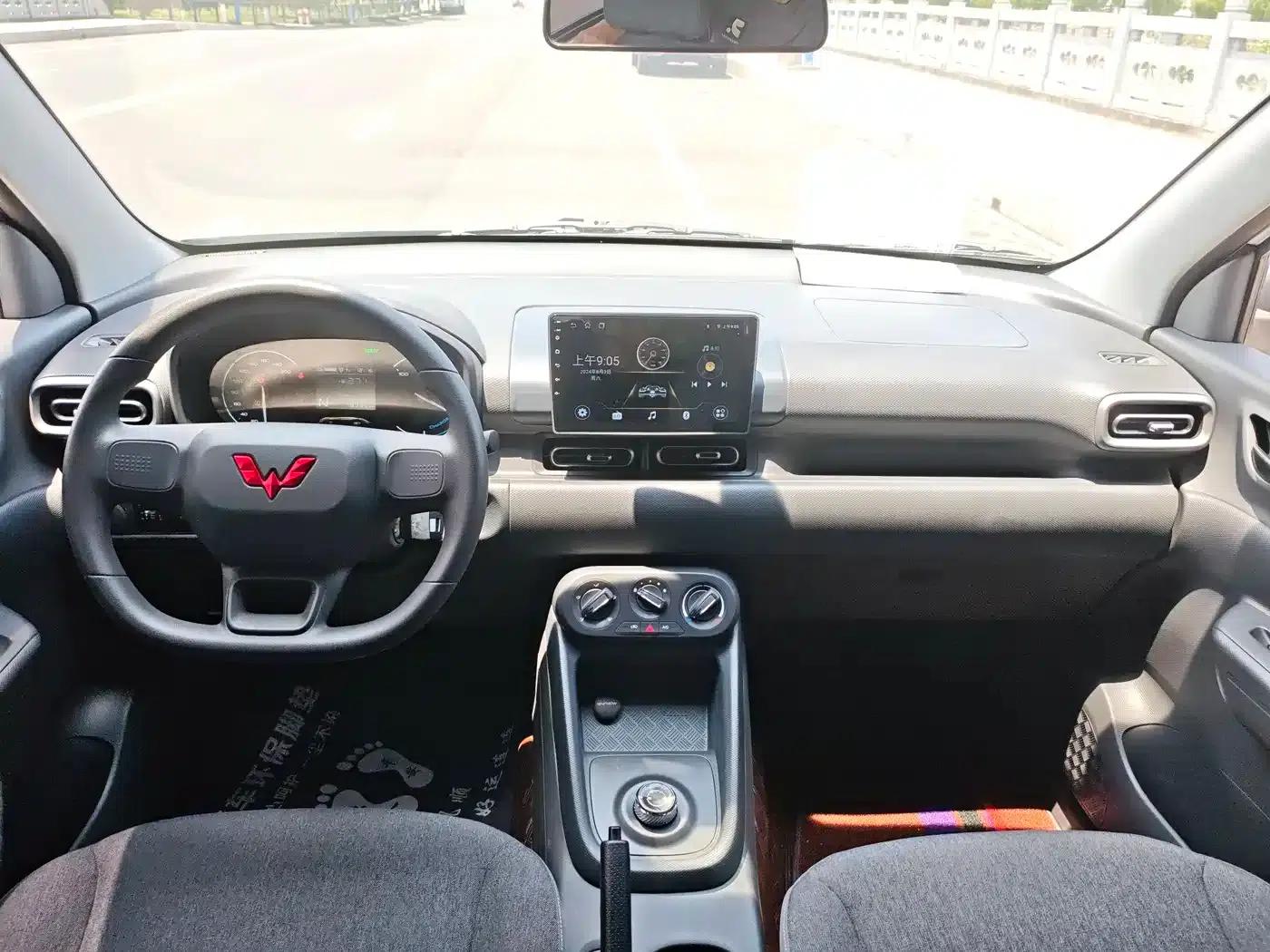 Wuling Hongguang New Energy 2024 Pure Electric Version 300KM Standard Edition — миниатюра 17