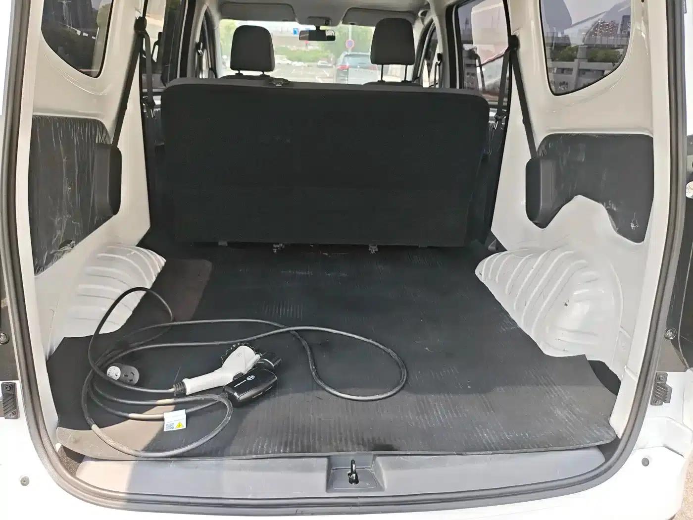 Wuling Hongguang New Energy 2024 Pure Electric Version 300KM Standard Edition — миниатюра 19