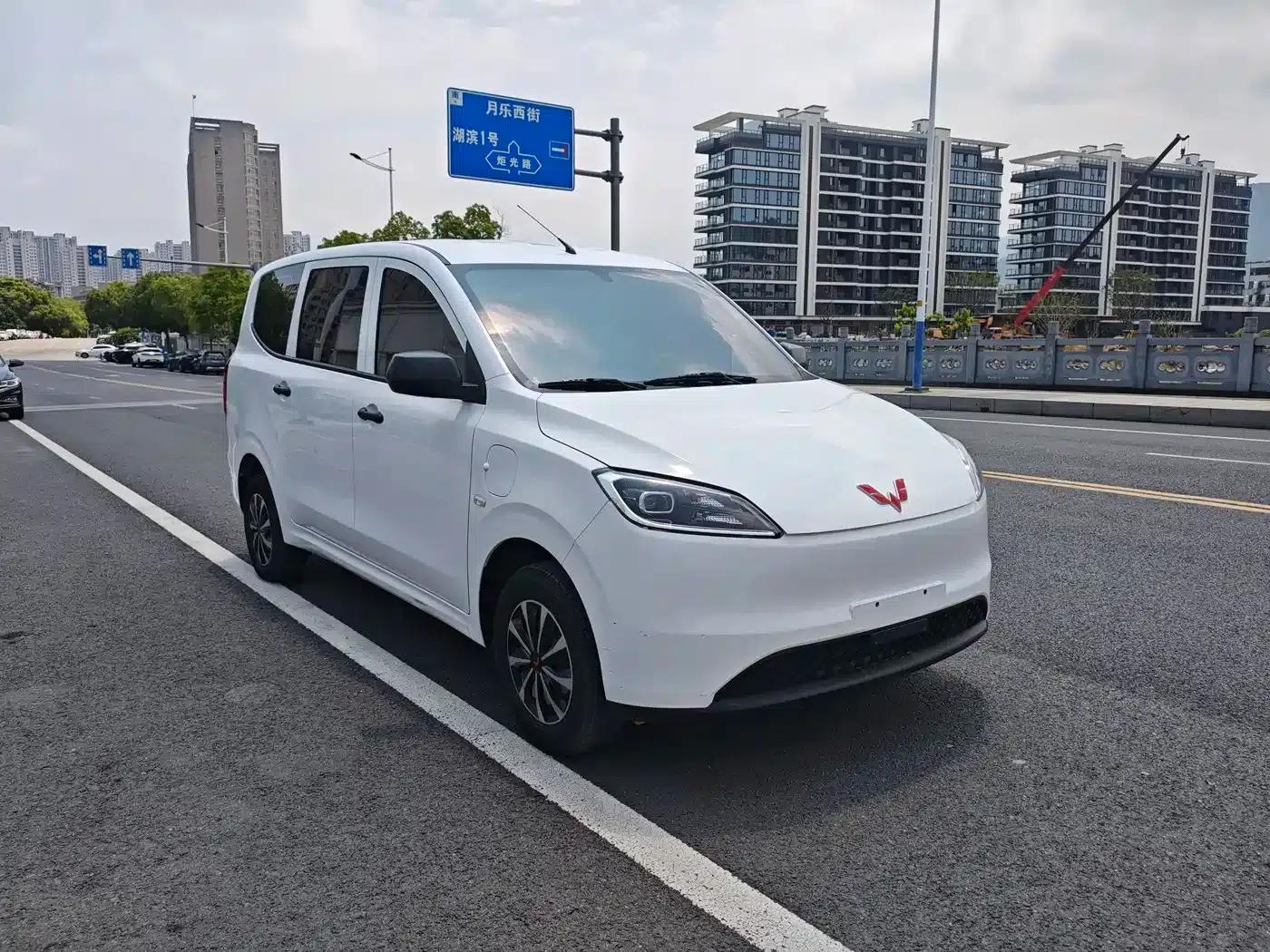 Wuling Hongguang New Energy 2024 Pure Electric Version 300KM Standard Edition — миниатюра 3