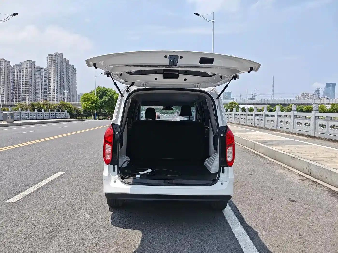 Wuling Hongguang New Energy 2024 Pure Electric Version 300KM Standard Edition — миниатюра 21