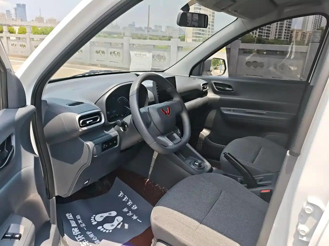 Wuling Hongguang New Energy 2024 Pure Electric Version 300KM Standard Edition — миниатюра 10