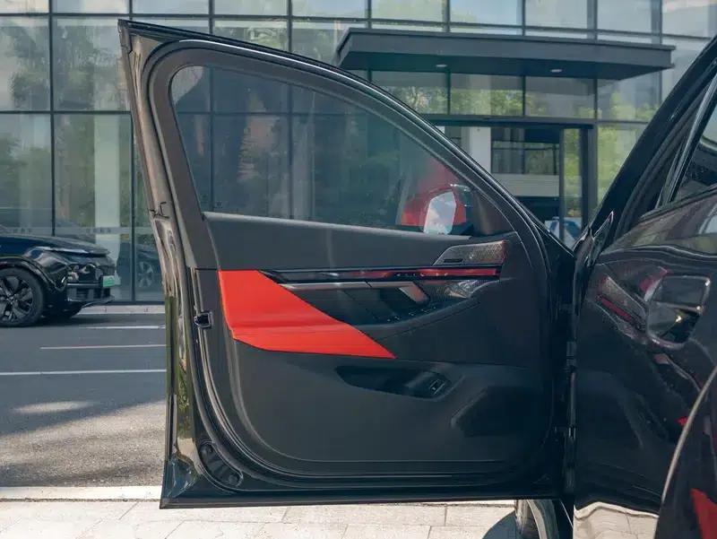 BMW M5 PHEV 2025 Model M5 — миниатюра 14