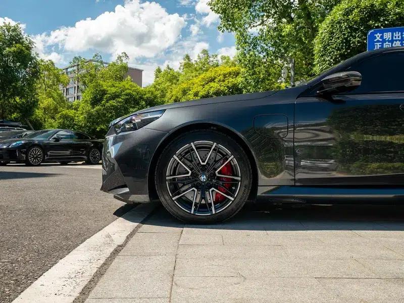 BMW M5 PHEV 2025 Model M5 — миниатюра 6