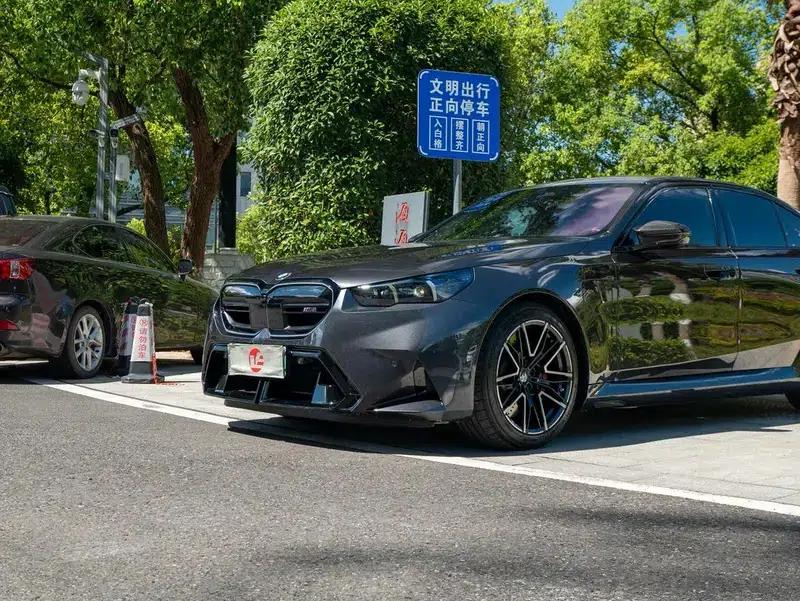 BMW M5 PHEV 2025 Model M5 — миниатюра 7