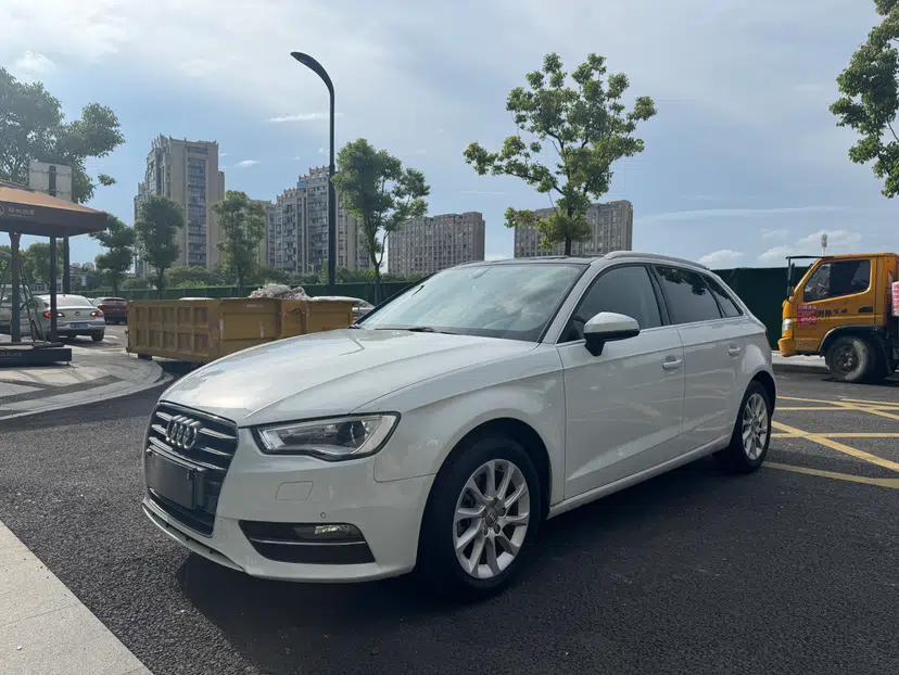 Audi A3 2014 Sportback 35 TFSI Automatic Style Edition — миниатюра 1