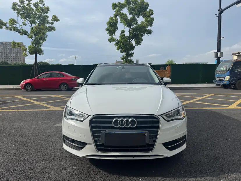 Audi A3 2014 Sportback 35 TFSI Automatic Style Edition — миниатюра 13
