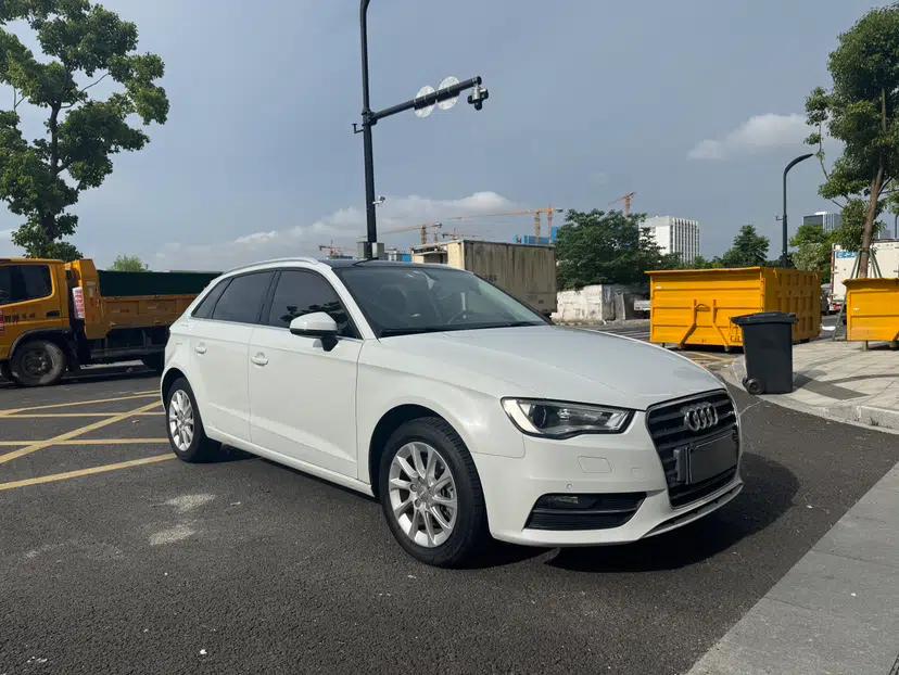 Audi A3 2014 Sportback 35 TFSI Automatic Style Edition — миниатюра 14