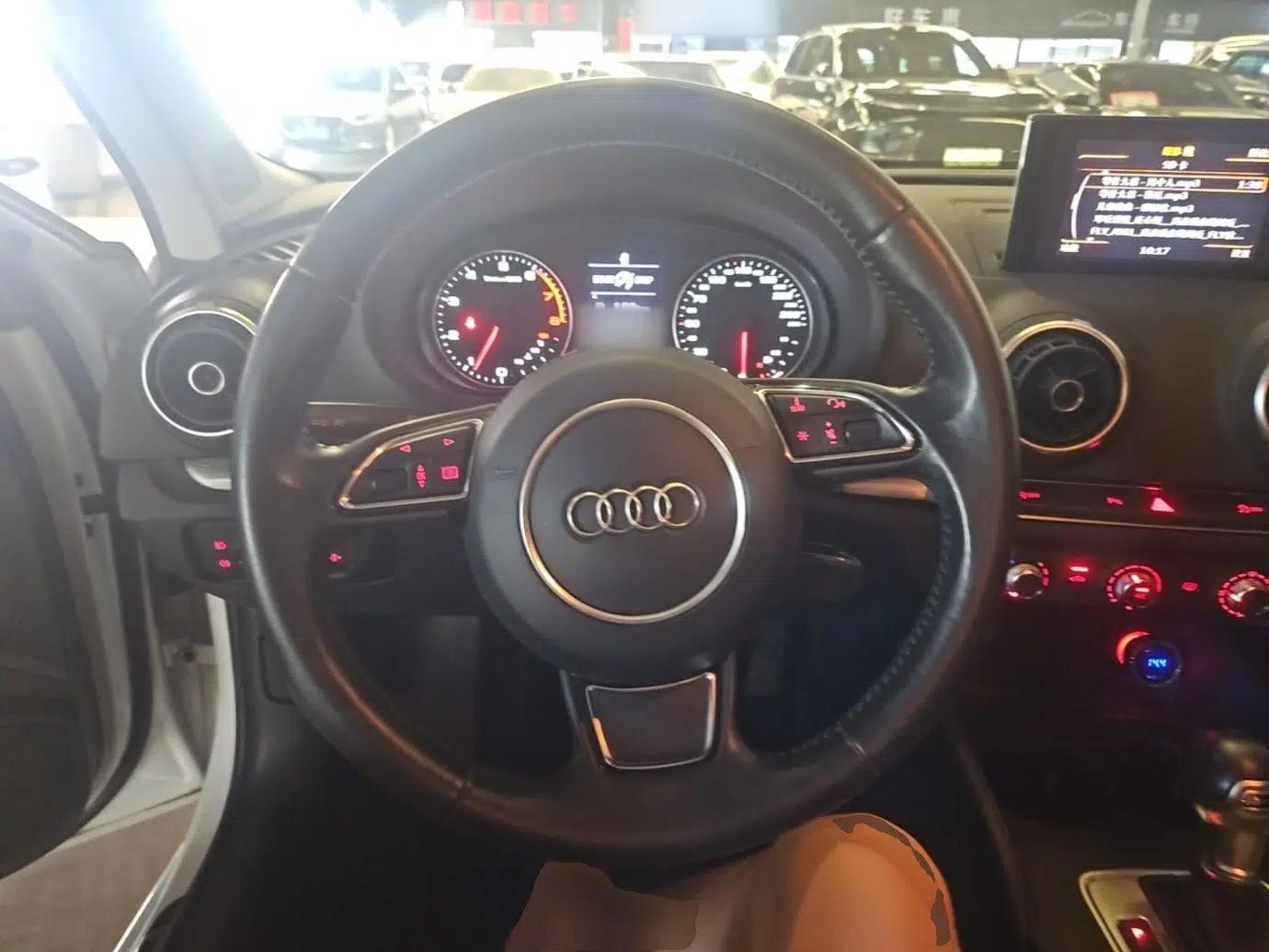 Audi A3 2014 Sportback 35 TFSI Automatic Style Edition — миниатюра 18