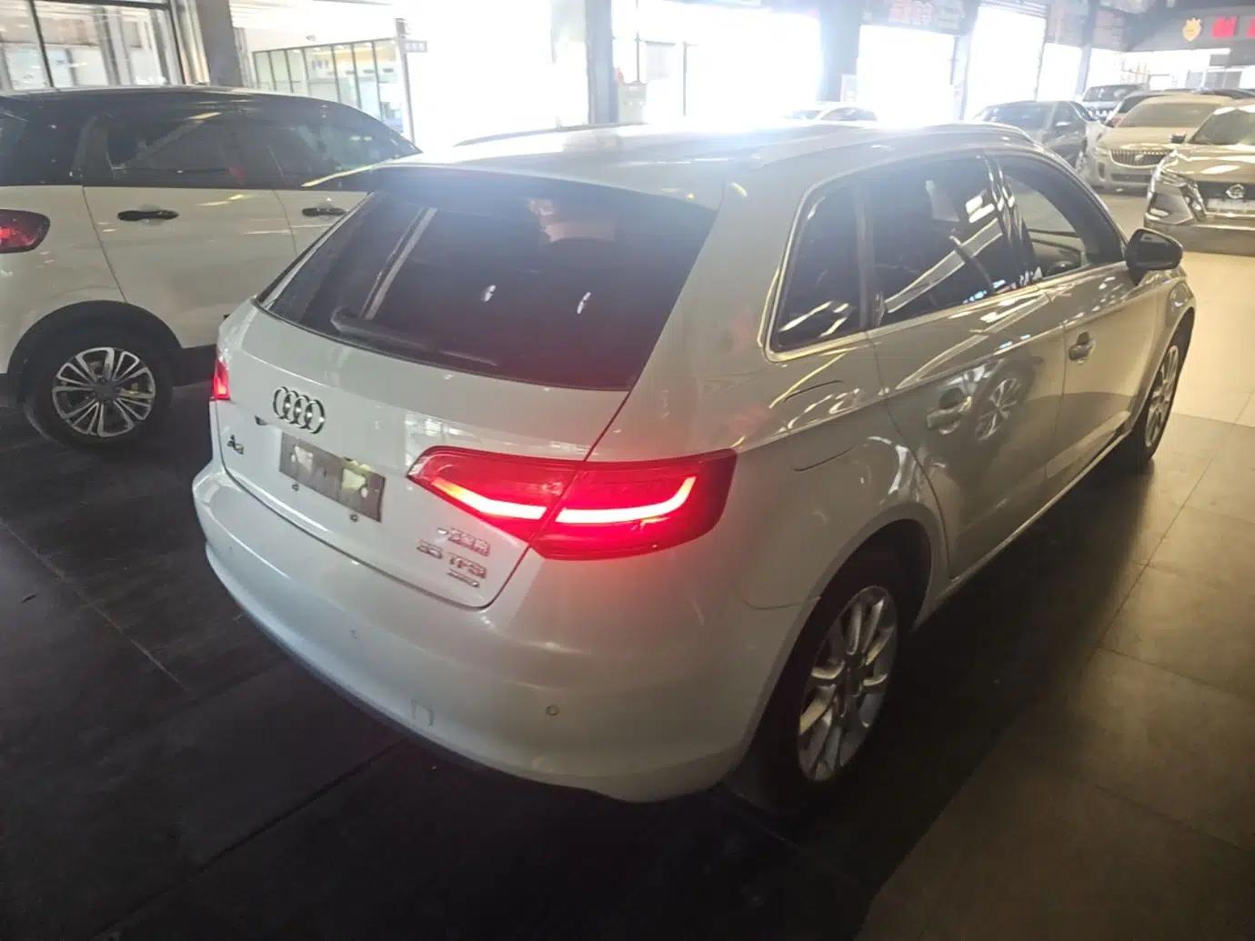 Audi A3 2014 Sportback 35 TFSI Automatic Style Edition — миниатюра 6