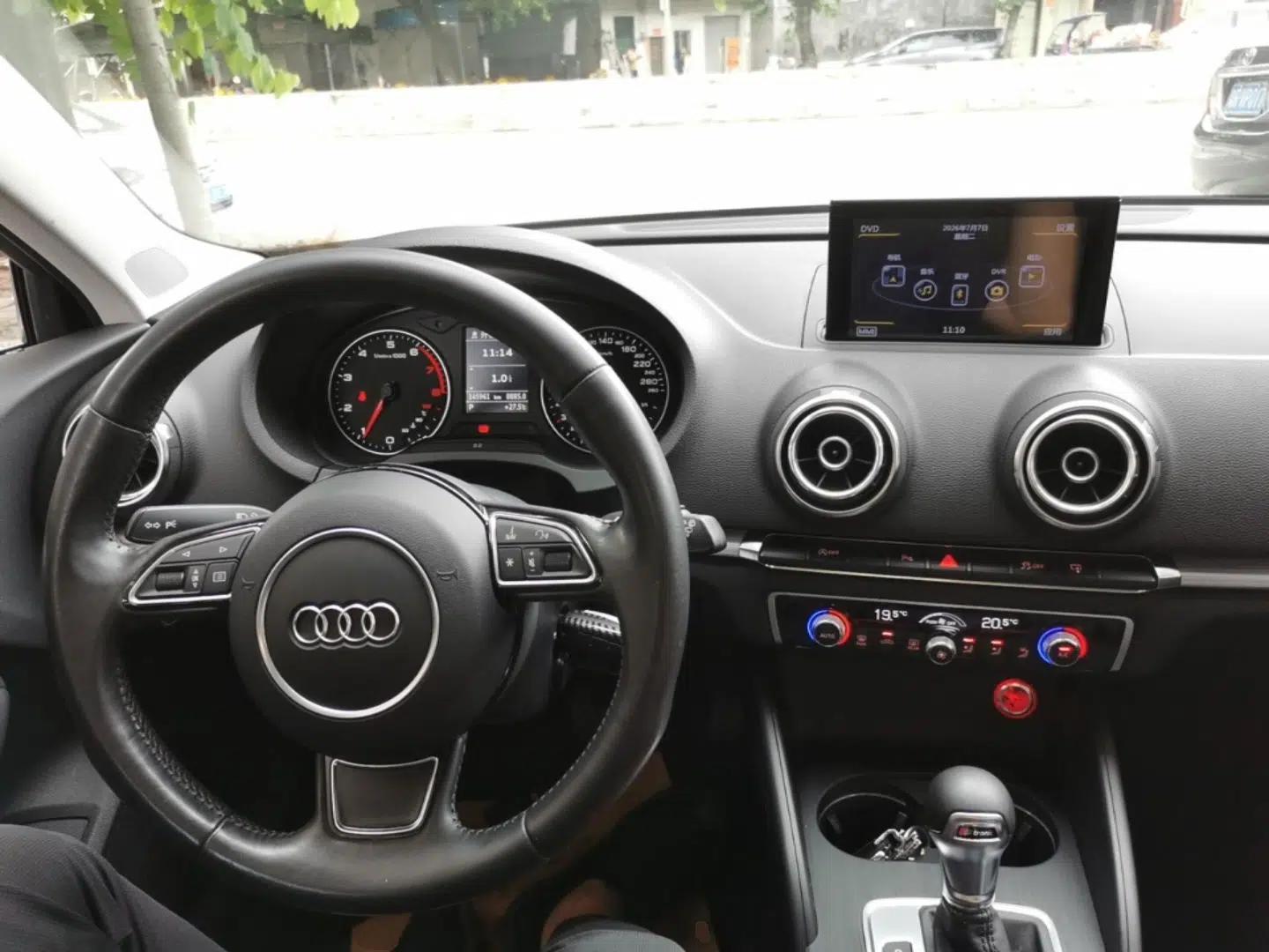 Audi A3 2014 Sportback 35 TFSI Automatic Comfort Model — миниатюра 17