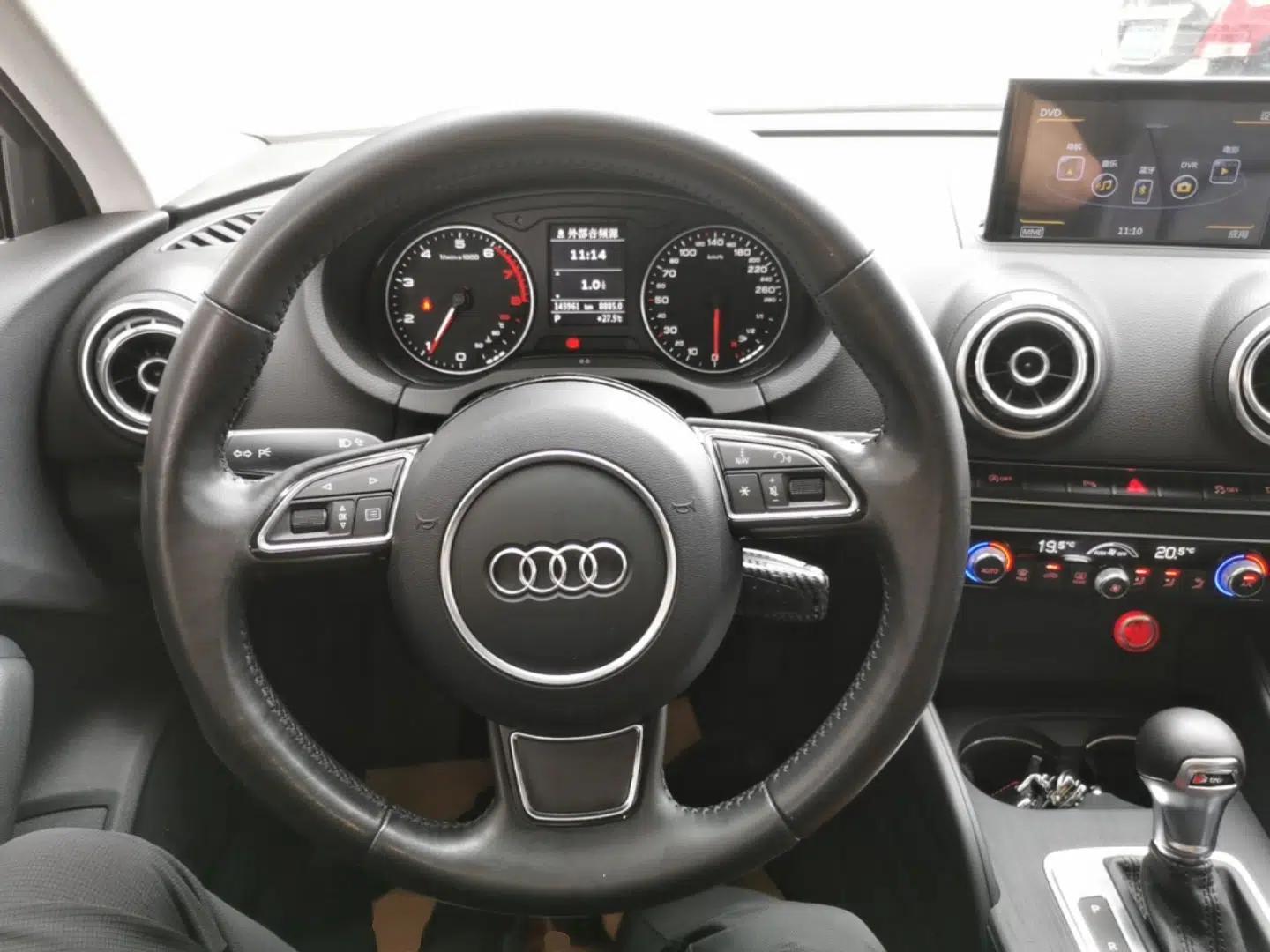 Audi A3 2014 Sportback 35 TFSI Automatic Comfort Model — миниатюра 18