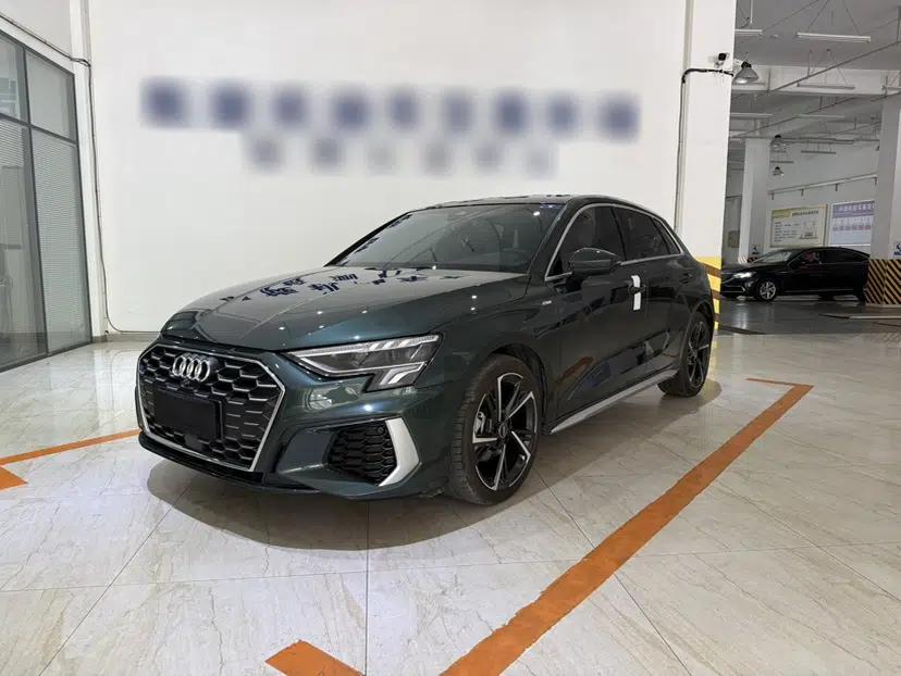 Audi A3 2024 Sportback 35 TFSI Fashionable Sports Model — миниатюра 1