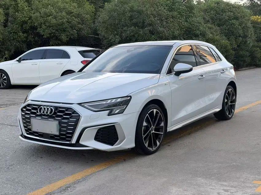 Audi A3 2022 Sportback 35 TFSI Fashionable Sports Model — миниатюра 1