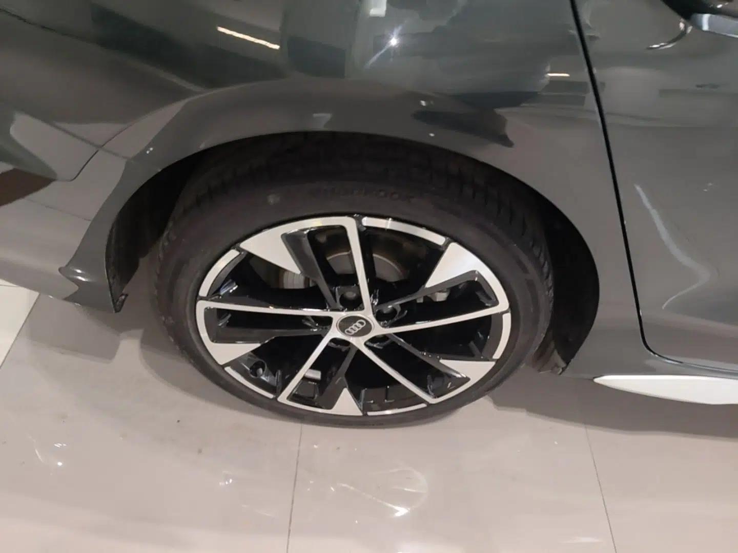 Audi A3 2023 A3L Limousine 35 TFSI Fashion Sport Model — миниатюра 11