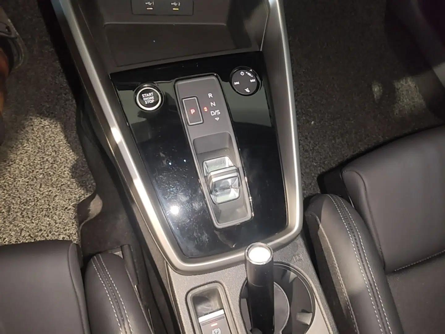 Audi A3 2023 A3L Limousine 35 TFSI Fashion Sport Model — миниатюра 16