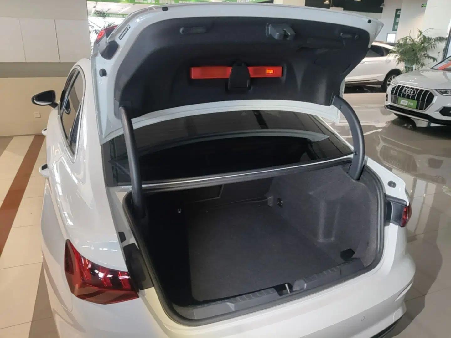 Audi A3 2023 A3L Limousine 35 TFSI Fashion Sport Model — миниатюра 22