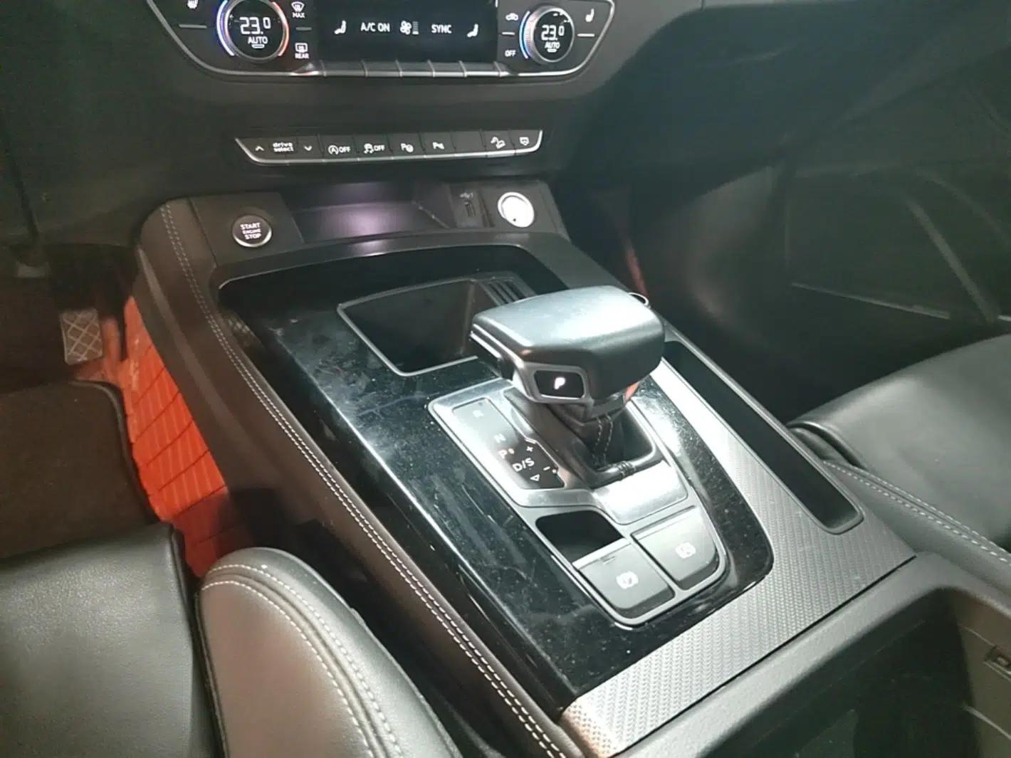 Audi Q5L 2022 45T Luxury Dynamic Model — миниатюра 16