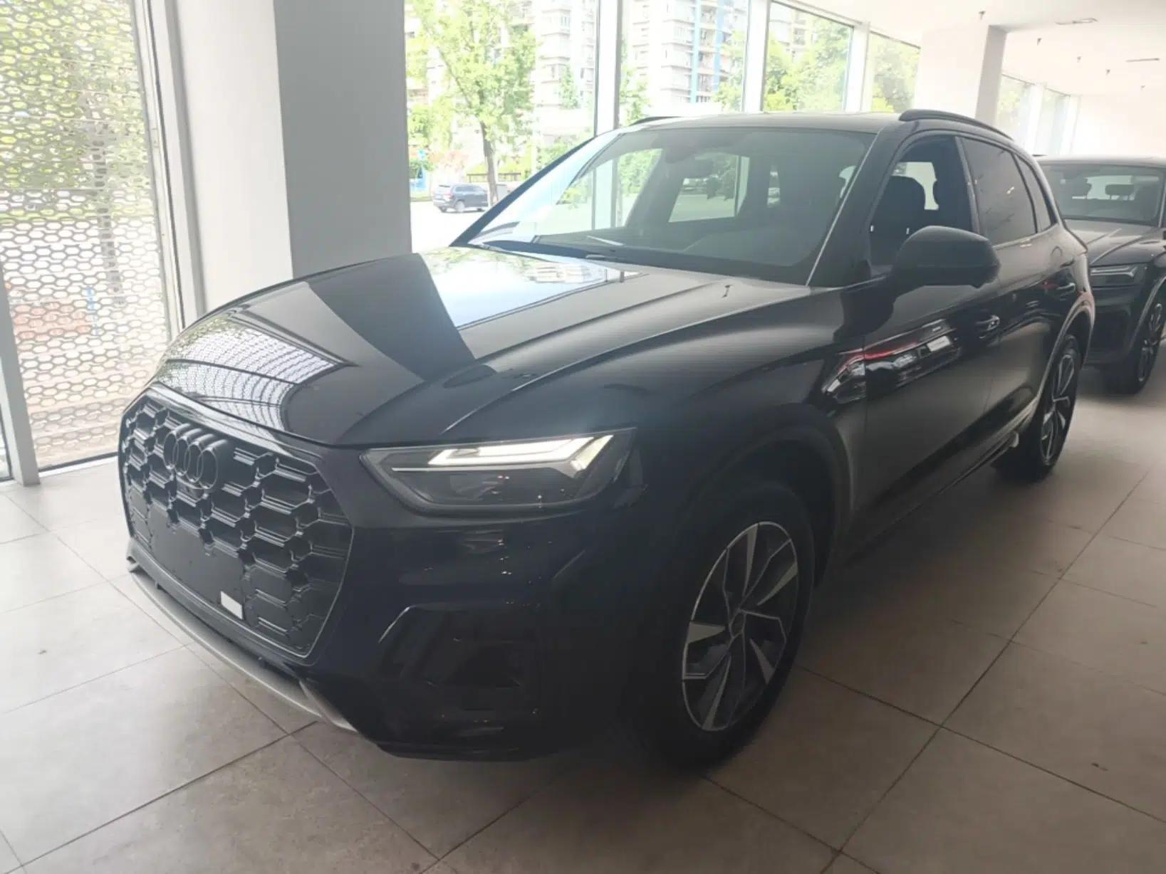 Audi Q5L 2023 40T Luxury Dynamic Model — миниатюра 1