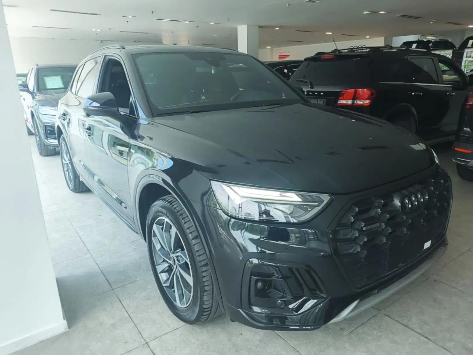 Audi Q5L 2023 40T Luxury Dynamic Model — миниатюра 3