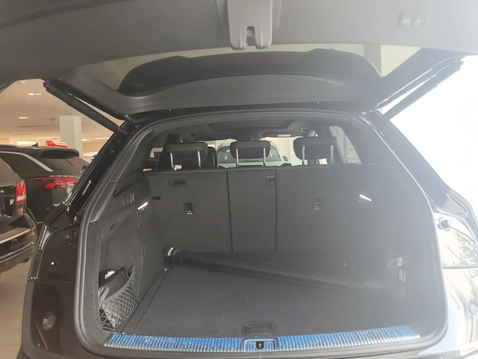 Audi Q5L 2023 40T Luxury Dynamic Model — миниатюра 22