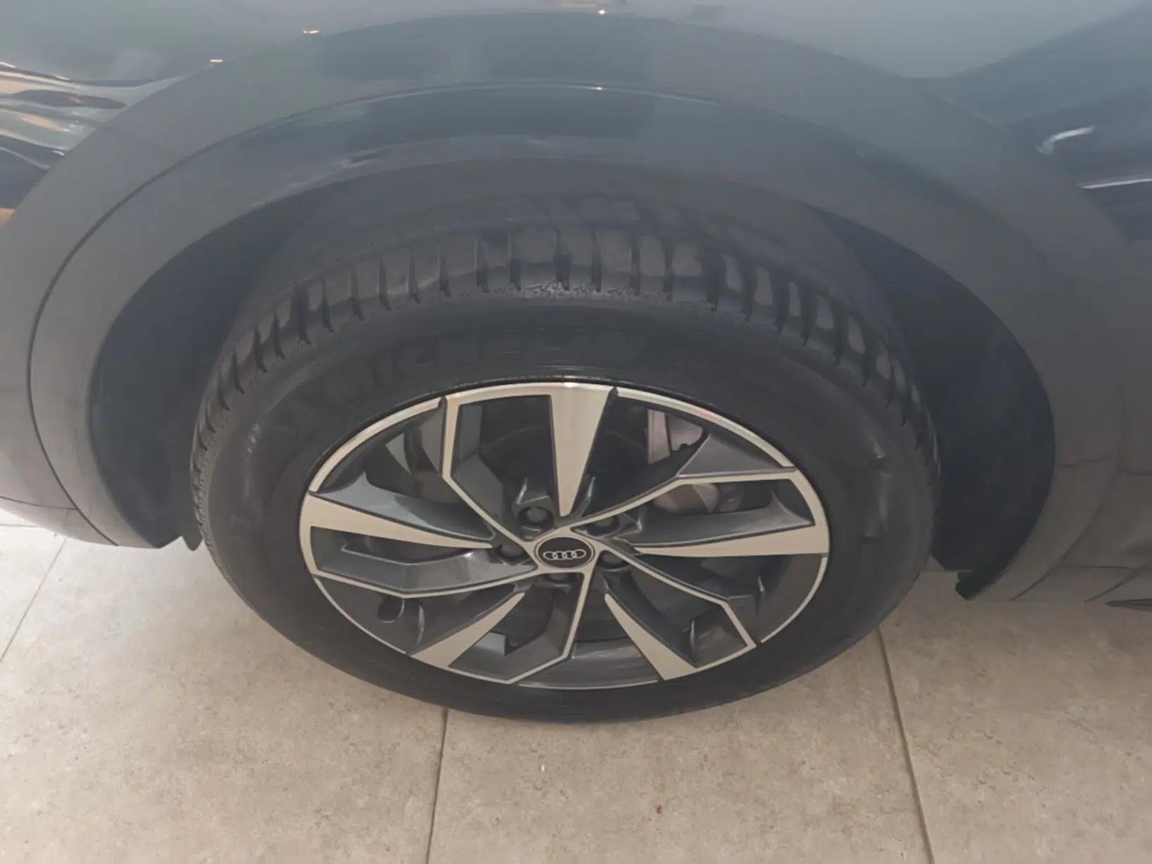 Audi Q5L 2023 40T Luxury Dynamic Model — миниатюра 10