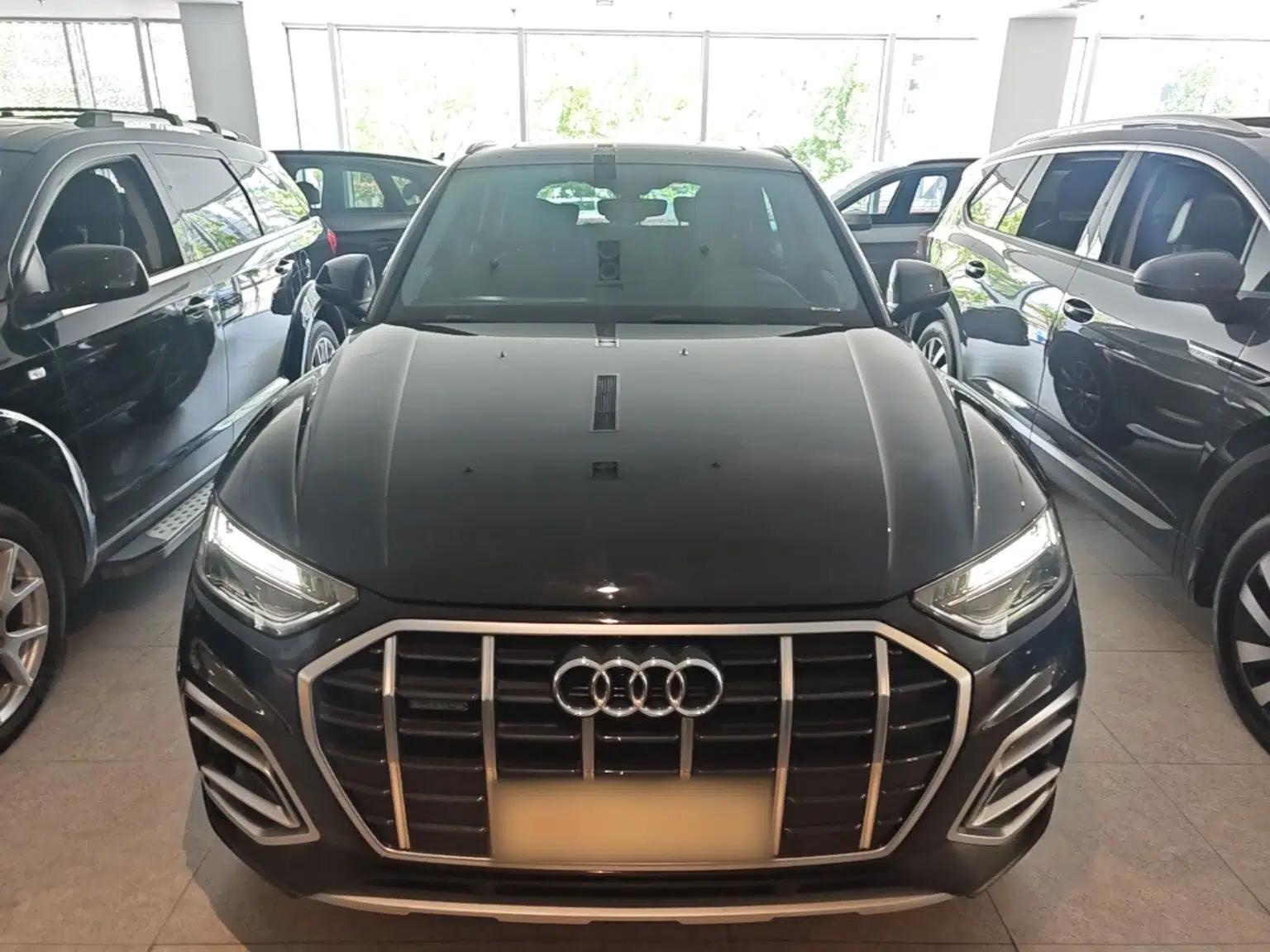 Audi Q5L 2022 40T Luxury Elegant Model — миниатюра 2